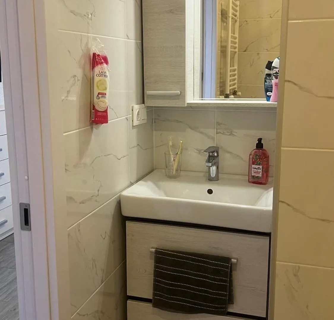 Metro City Apartment Angisa 72 바투미